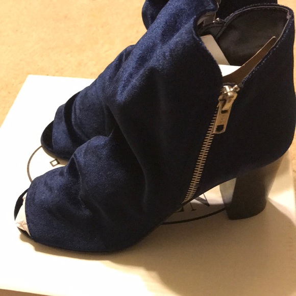 Blue Velvet size 8 open toe ankle boots. - Picture 1 of 6